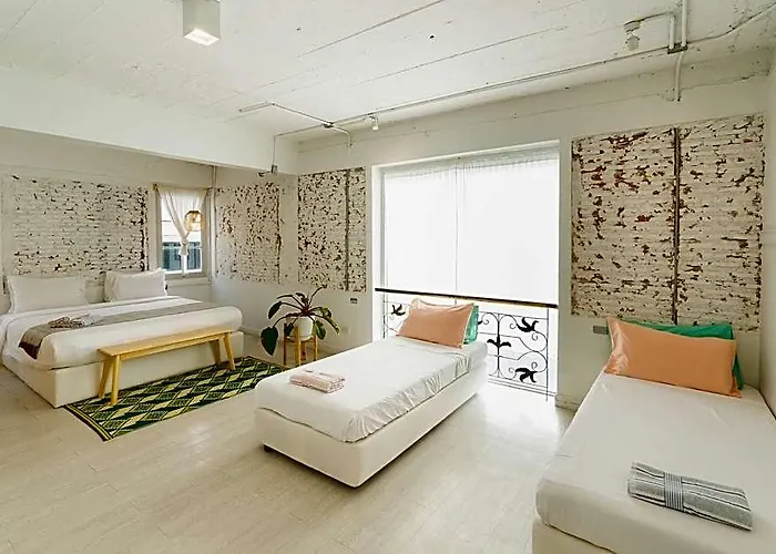 The Local Khaosan 5*