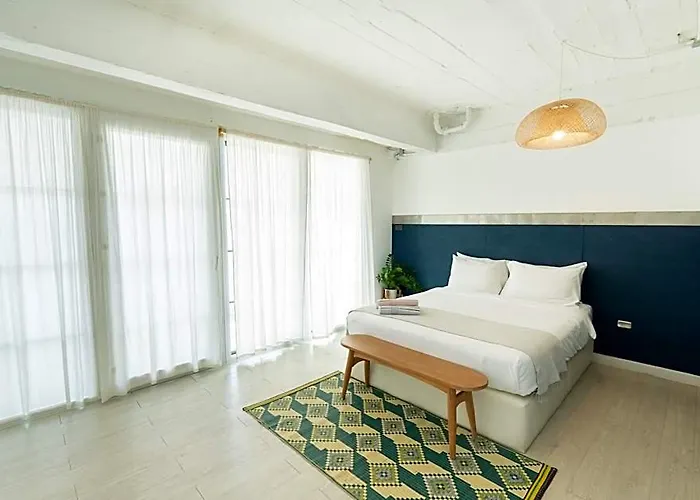 The Local Khaosan 5*